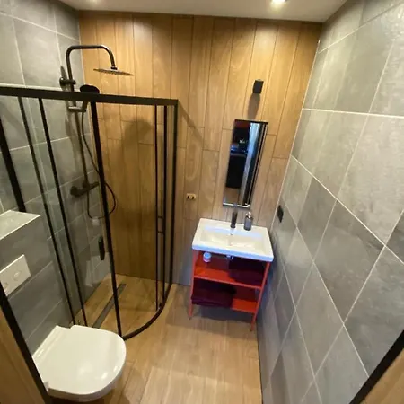 I Apartment *