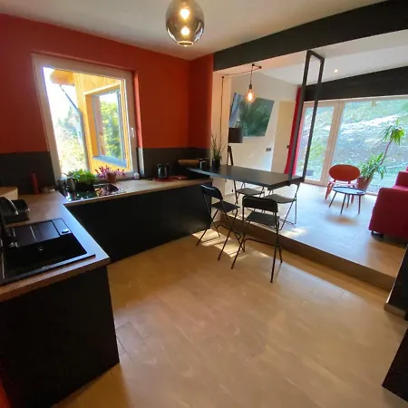 I Apartment *